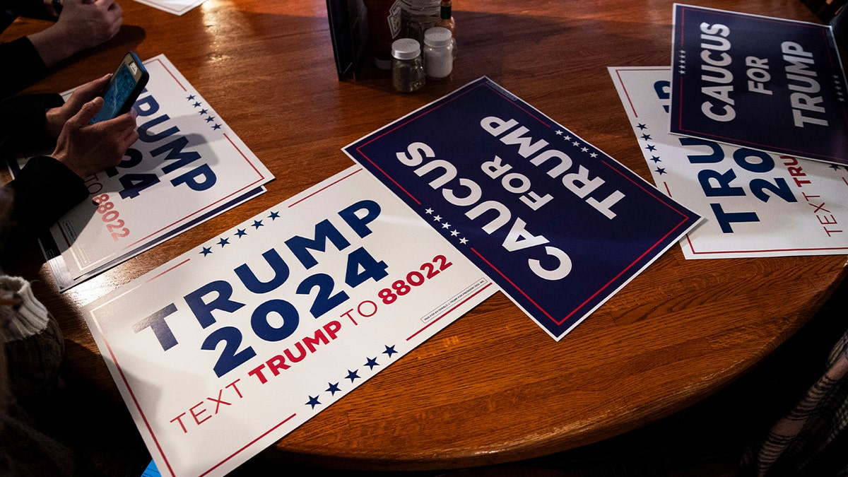 Trump campaign signs