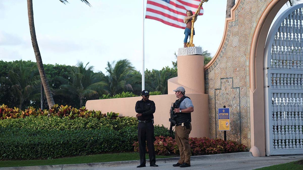 A Secret Service agent and a security guard officer guard the Mar-a-Lago home of former U.S. President Donald Trump