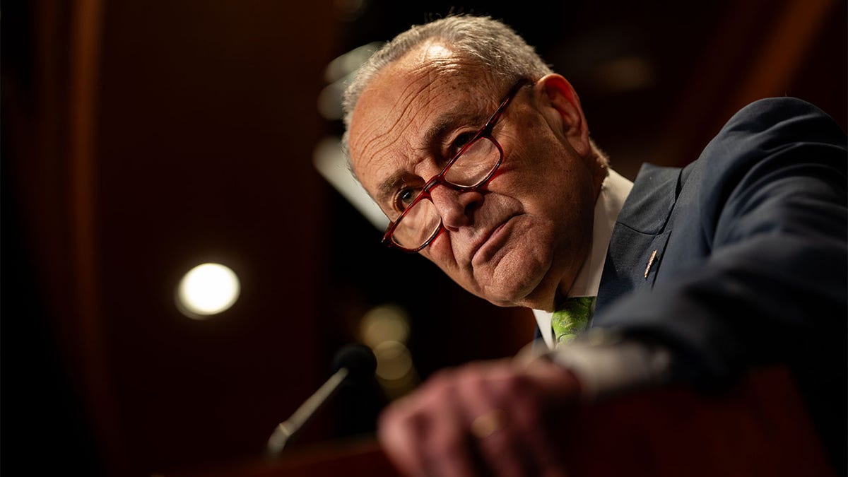 Schumer holding on to a podium