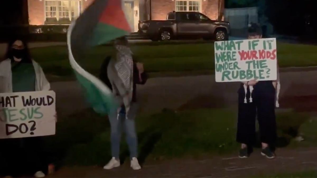 Protesters outside Sen. Cruz's home 