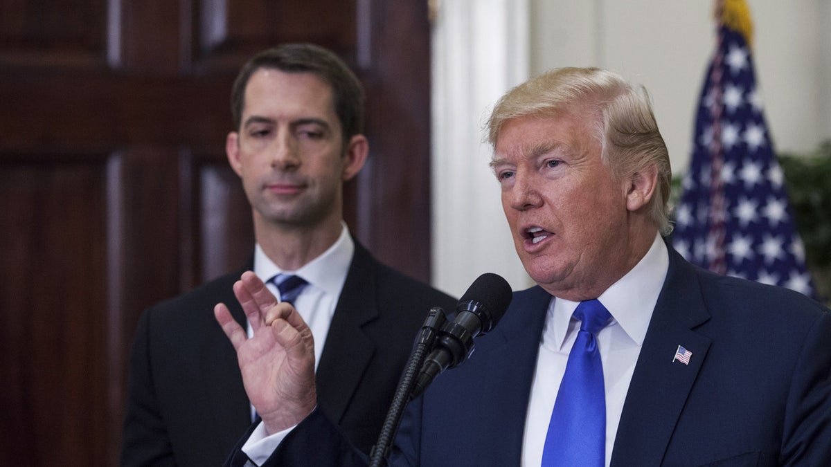 Tom Cotton Donald Trump at White House