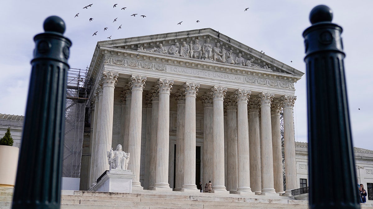 supreme court exterior