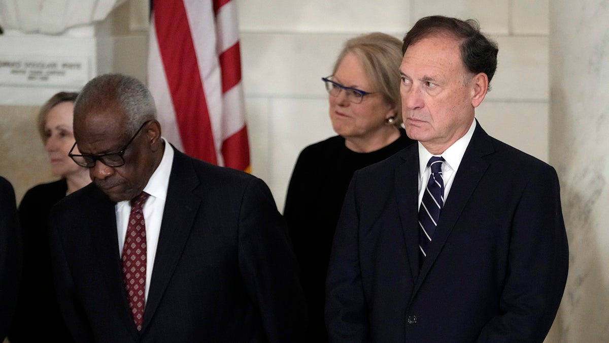 Alito and Roberts at Sandra Day O'Conner casket