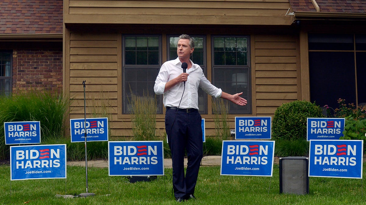 Newsom campaigns on lawn with Biden flags