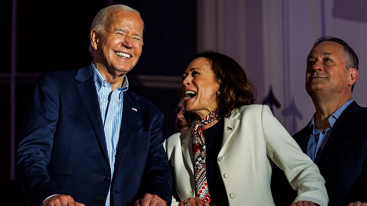 Biden-Kamala-Laughing