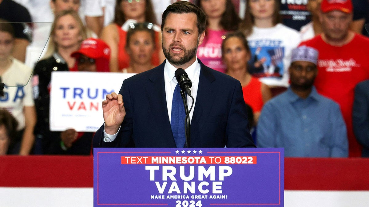 JD Vance speaks at Minnesota rally 