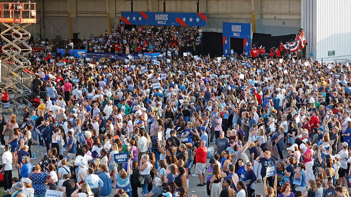 Harris campaign rally crowd