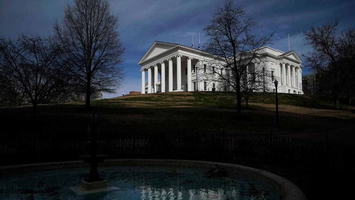 wide shot of Virginia State Capitol