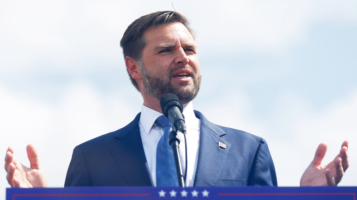 Jd vance at rally 