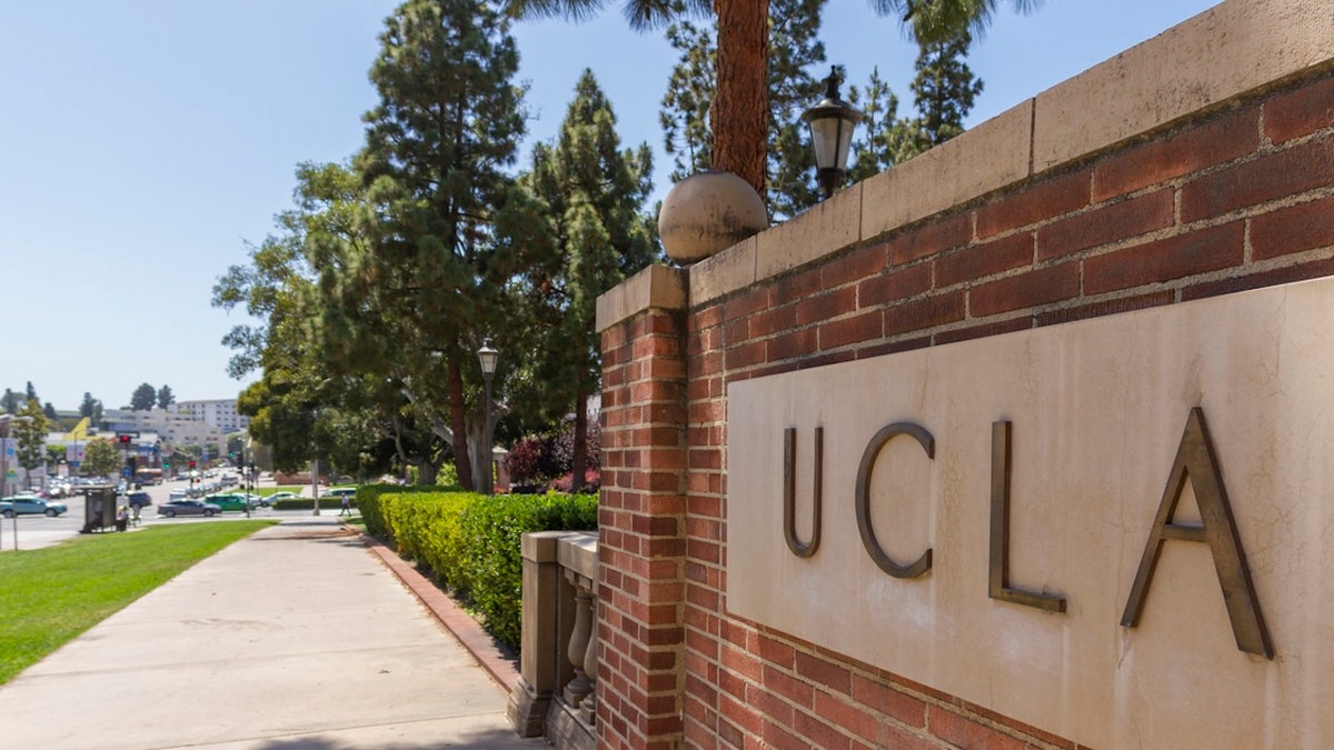 UCLA campus sign