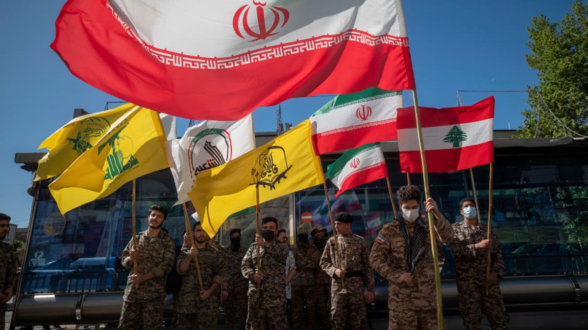 Iranian soldiers and flags