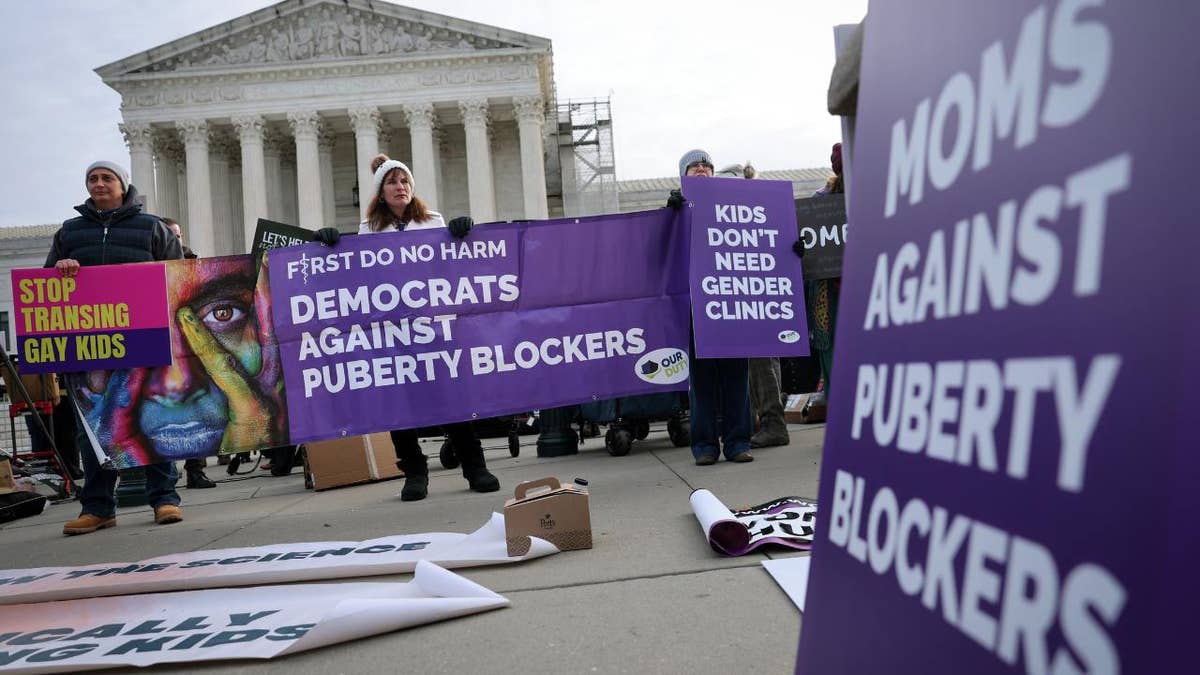 demonstrators supporting Tennessee law in front of Supreme Court