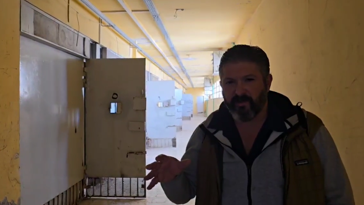 Bryan Stern in prison corridor