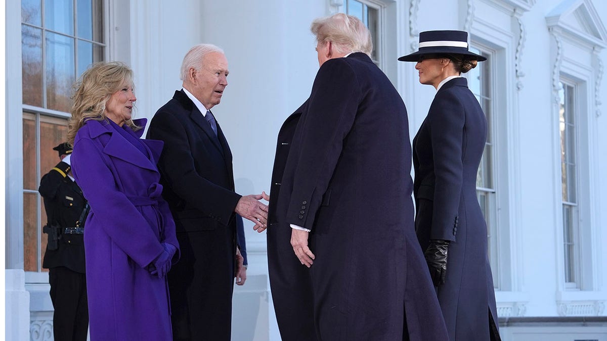 Biden greets Trump at White House