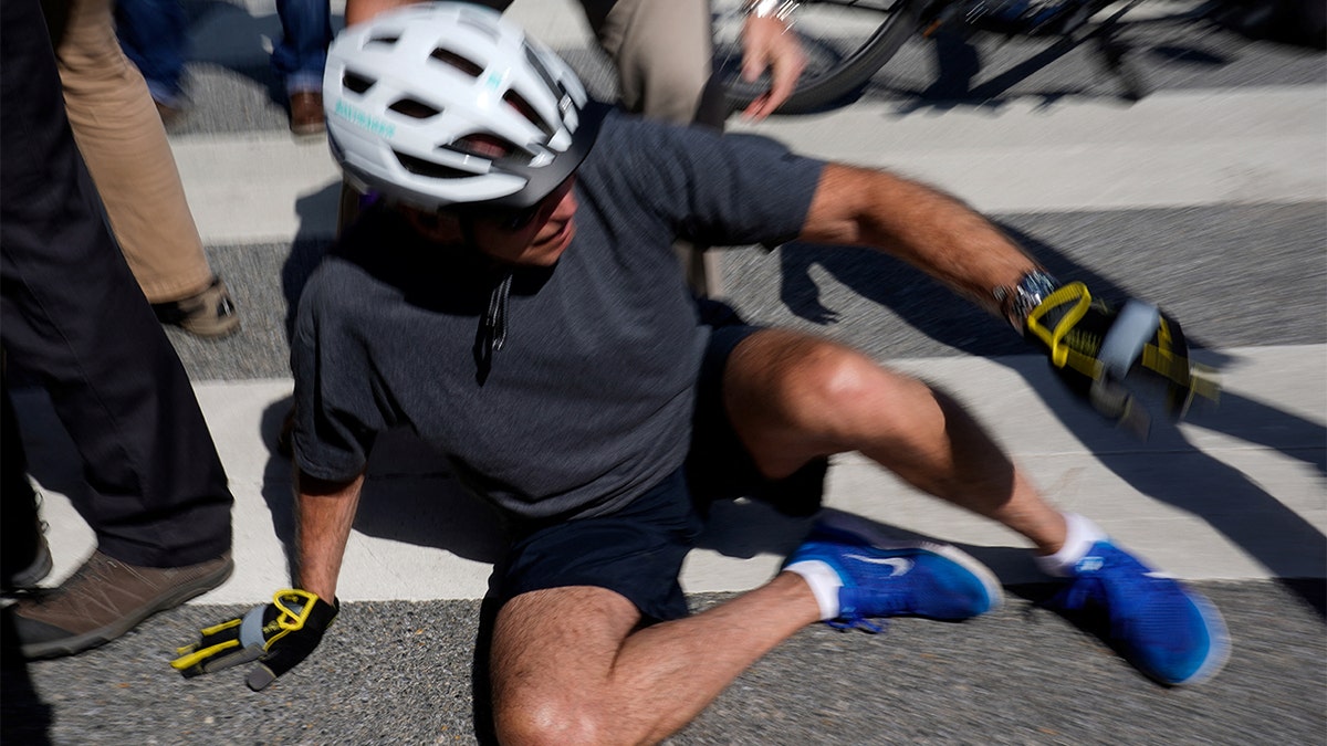 President Biden fell from his bike in Rehoboth Beach, Delaware