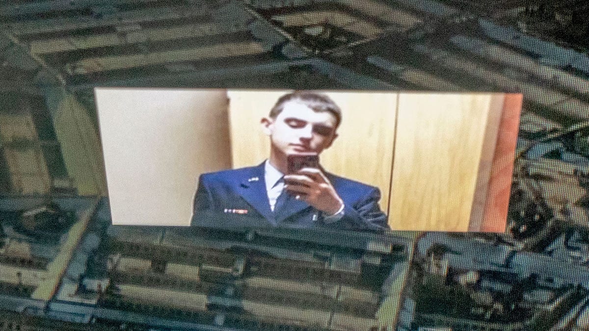 Jack Teixeira selfie overlaid on Pentagon aerial view