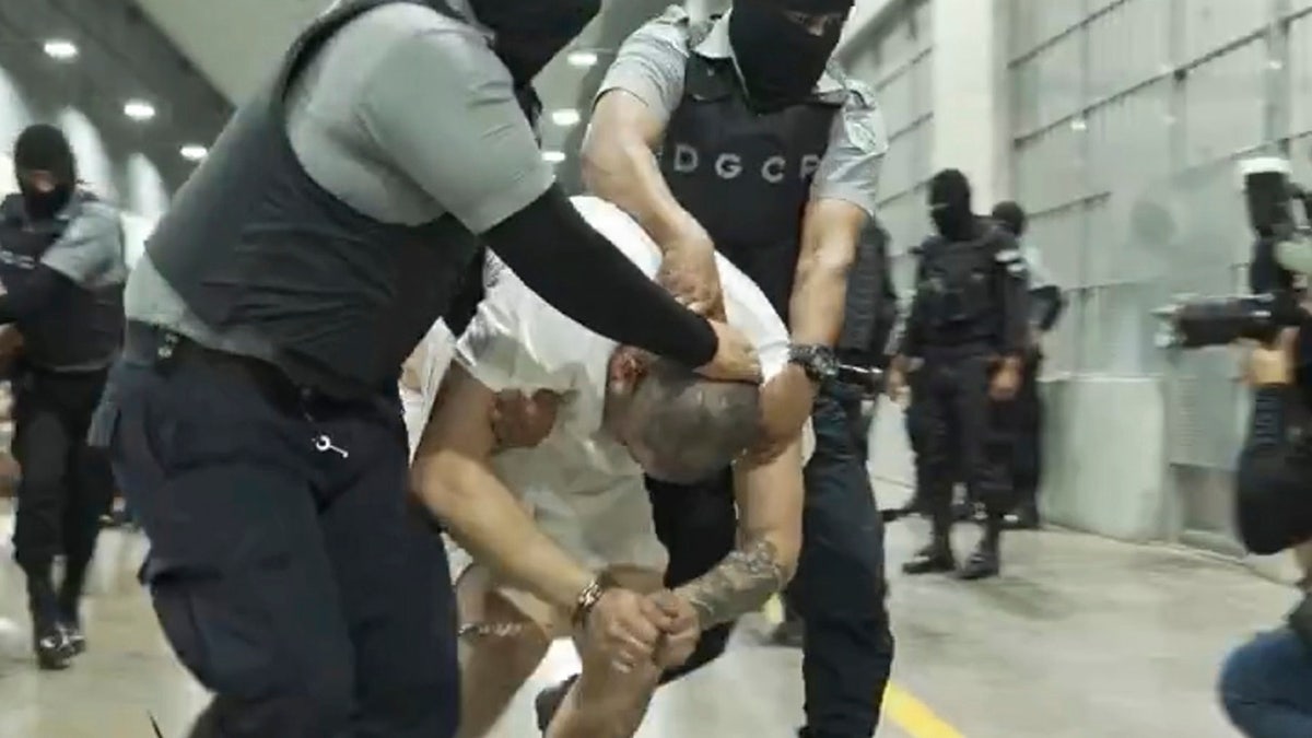 Garcia being handled by guards in El Salvador