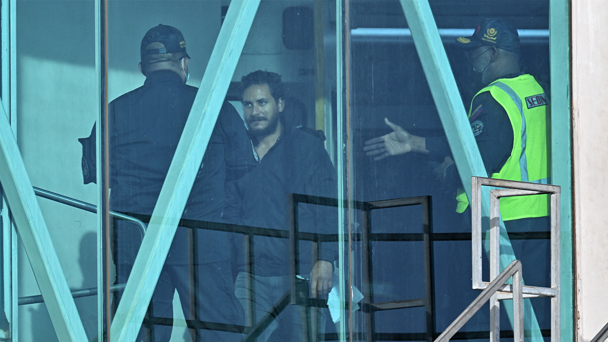 Venezuelan migrants walking