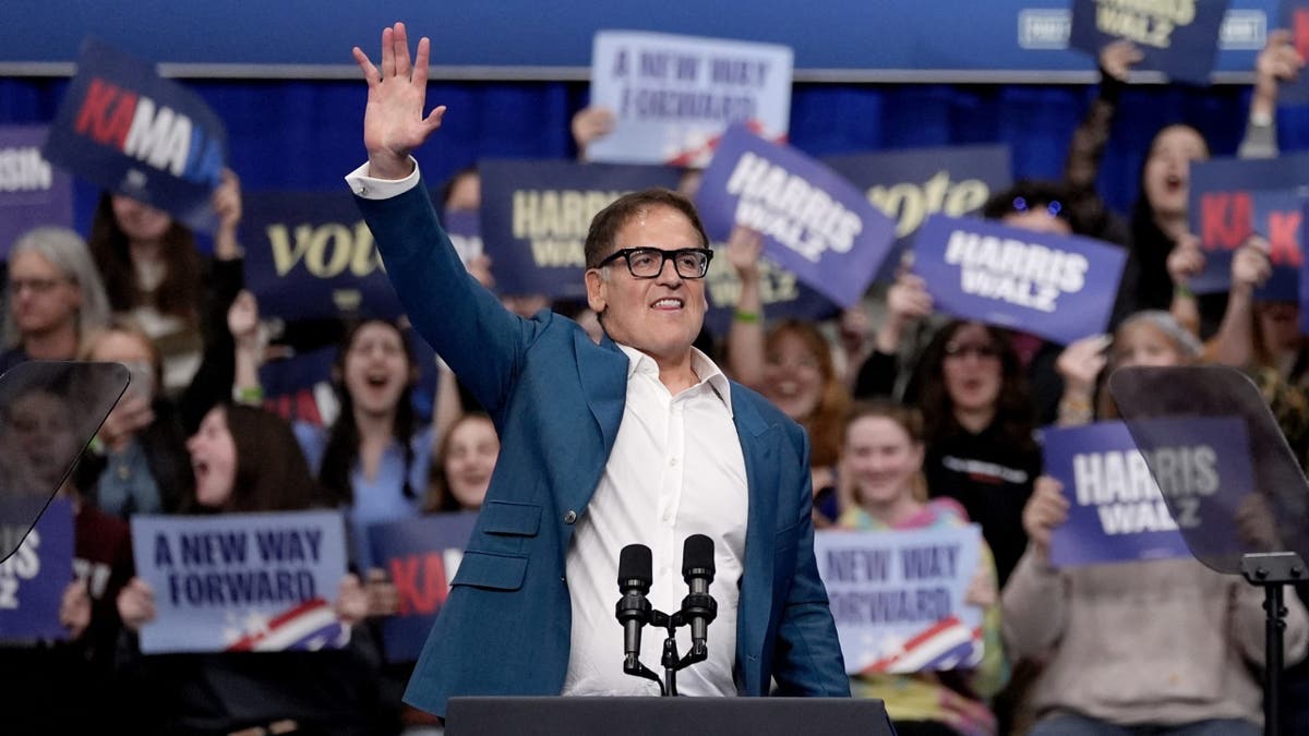 Mark Cuban waving at crowd at a campaign rally
