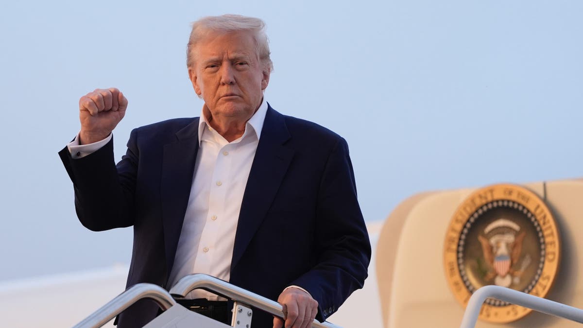 Trump at top of stairs to Air Force One