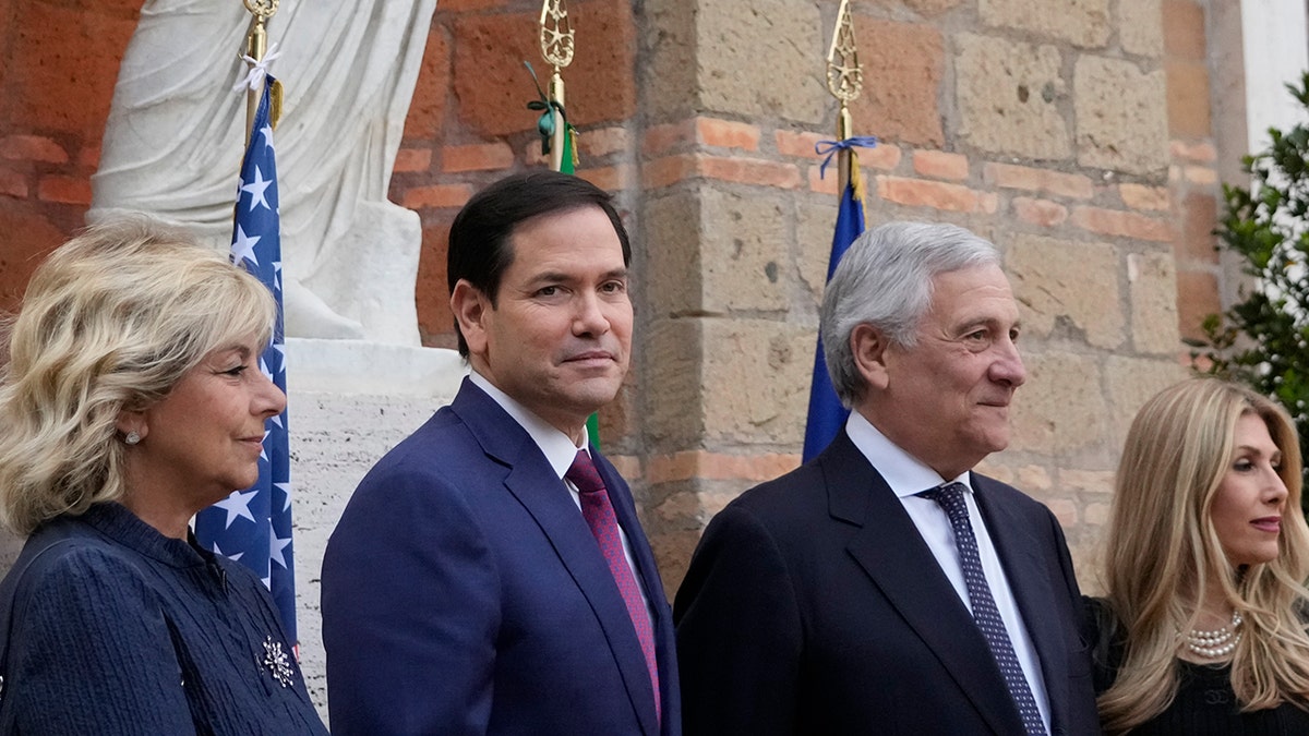 Rubio with Italian officials in Rome