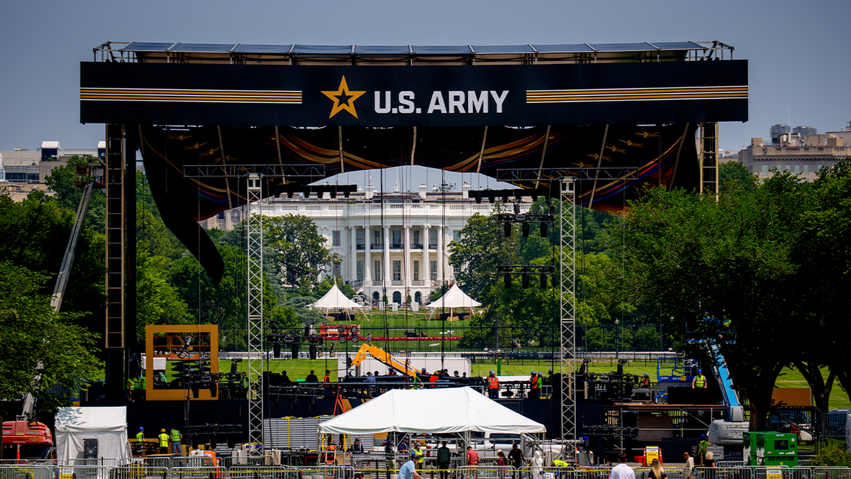 Army stand at white house 