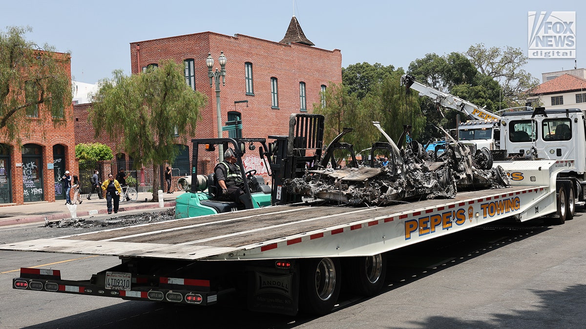 Cars destroyed as riotors set them ablaze in anti-ICE mayhem