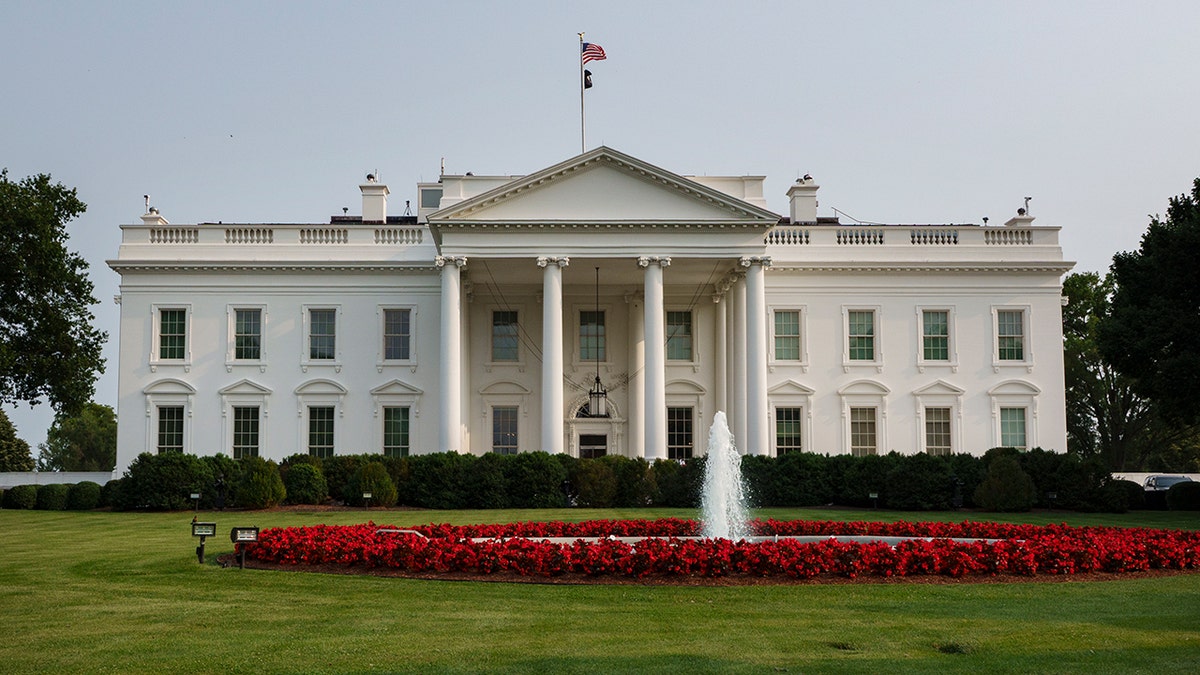 Front lawn of the White House with red flowers