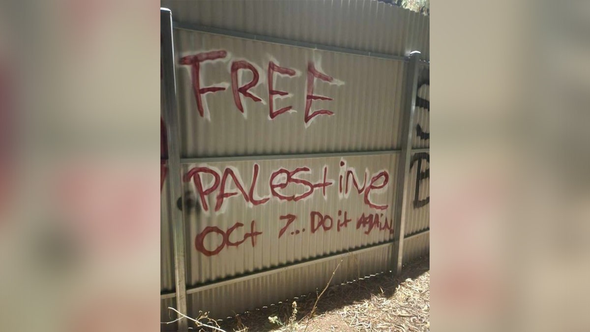 Free Palestine grafitti