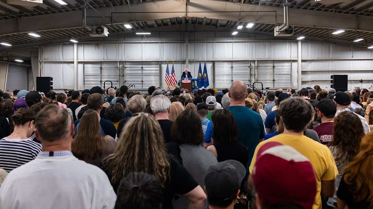 Bernie Sanders wide shot from Fighting Oligarchy tour