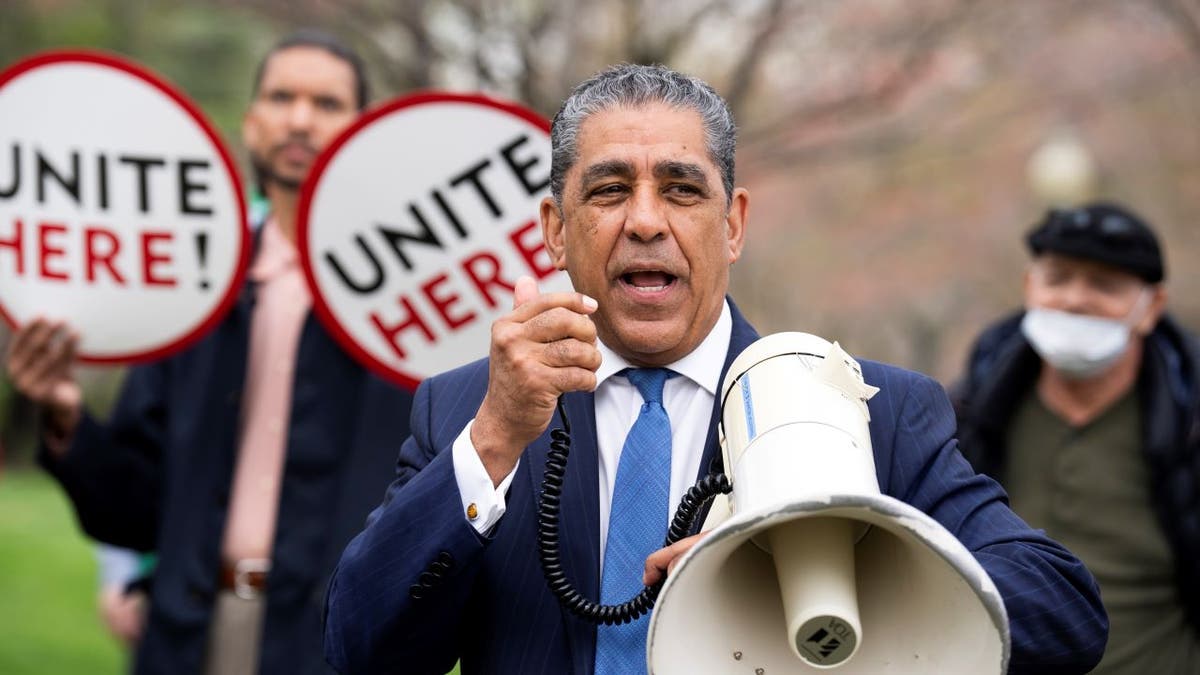 Adriano Espaillat