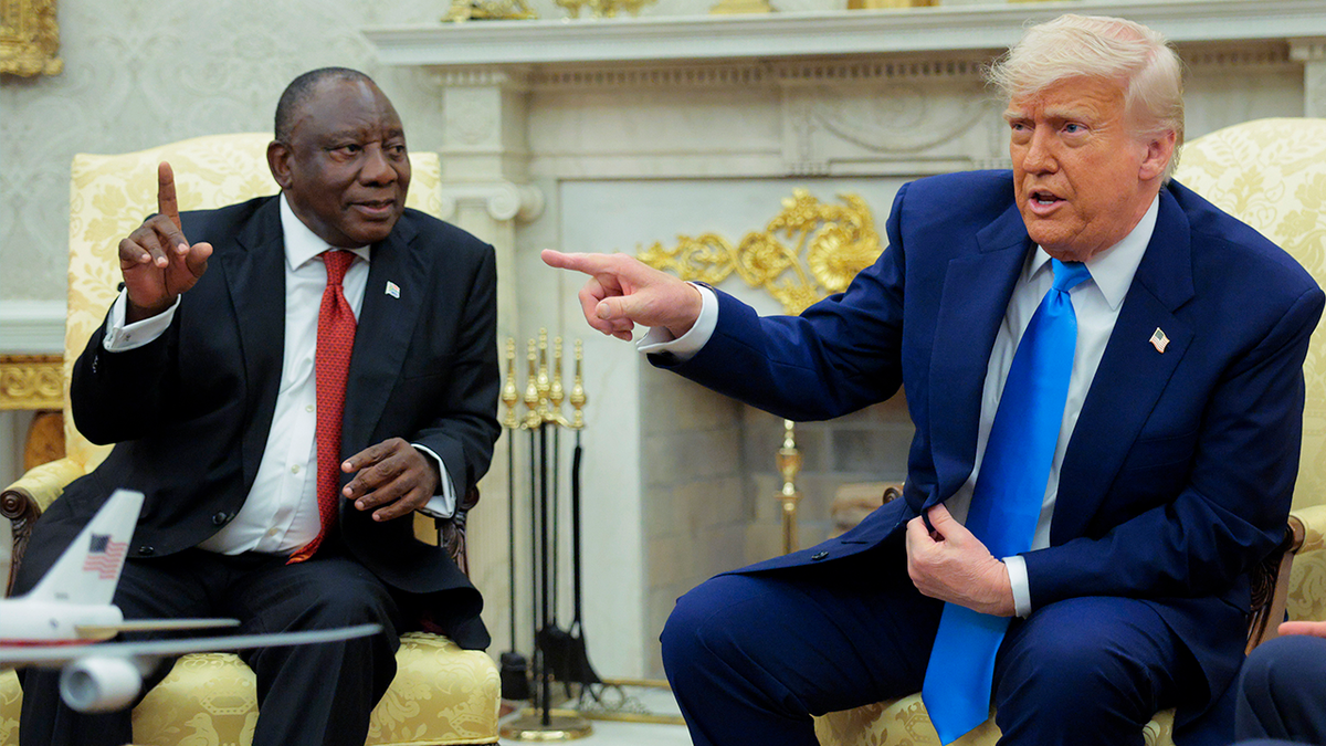 Trump in Oval