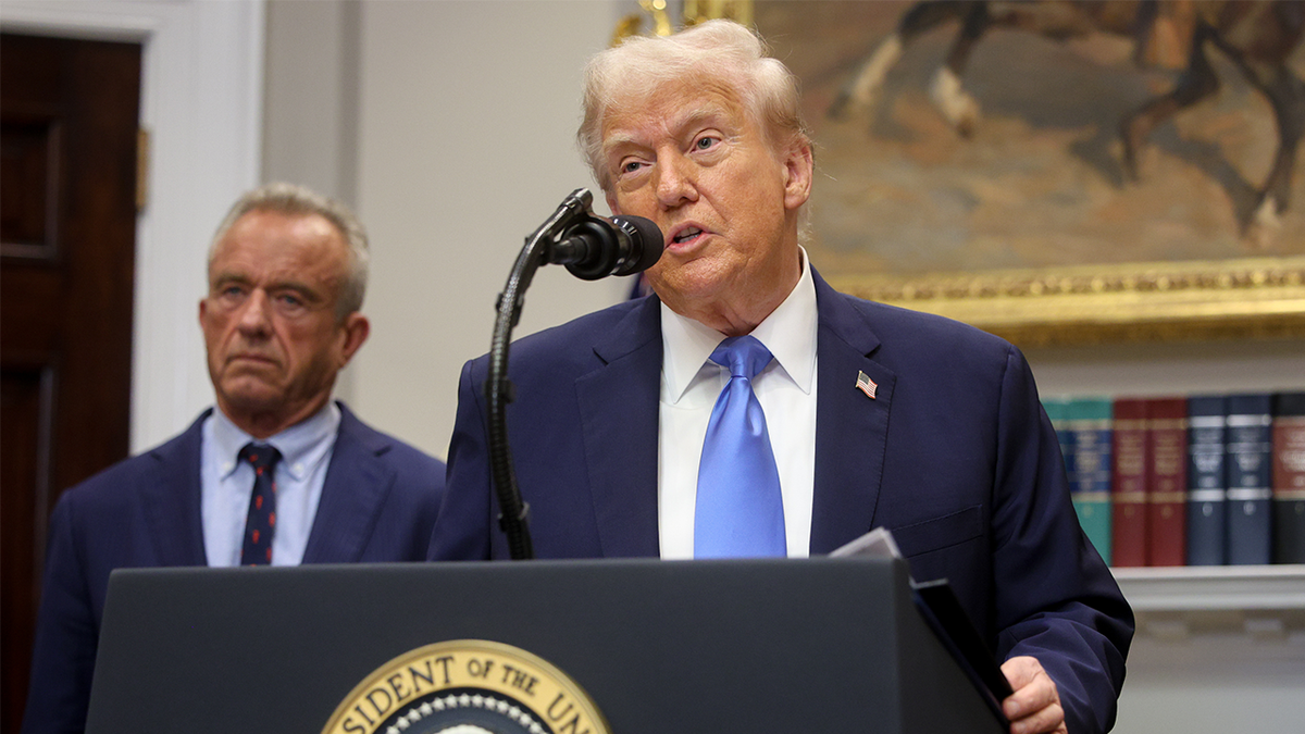 Trump with RFK Jr. in the oval office