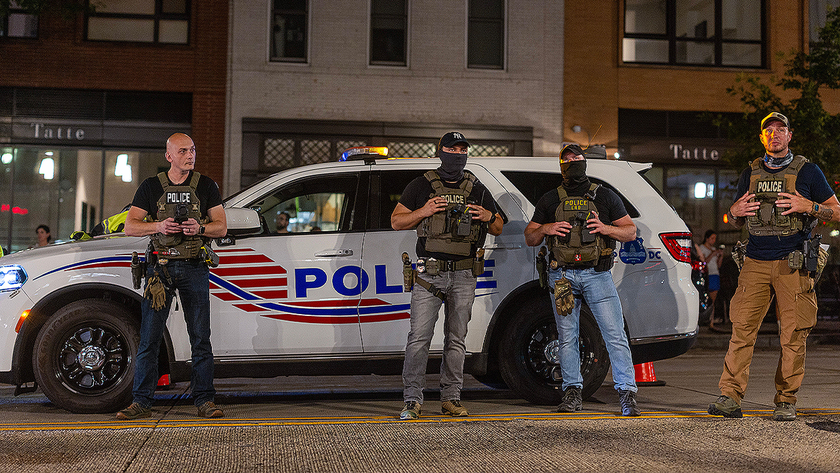D.C. police officers at a checkpoint amid Trump crackdown
