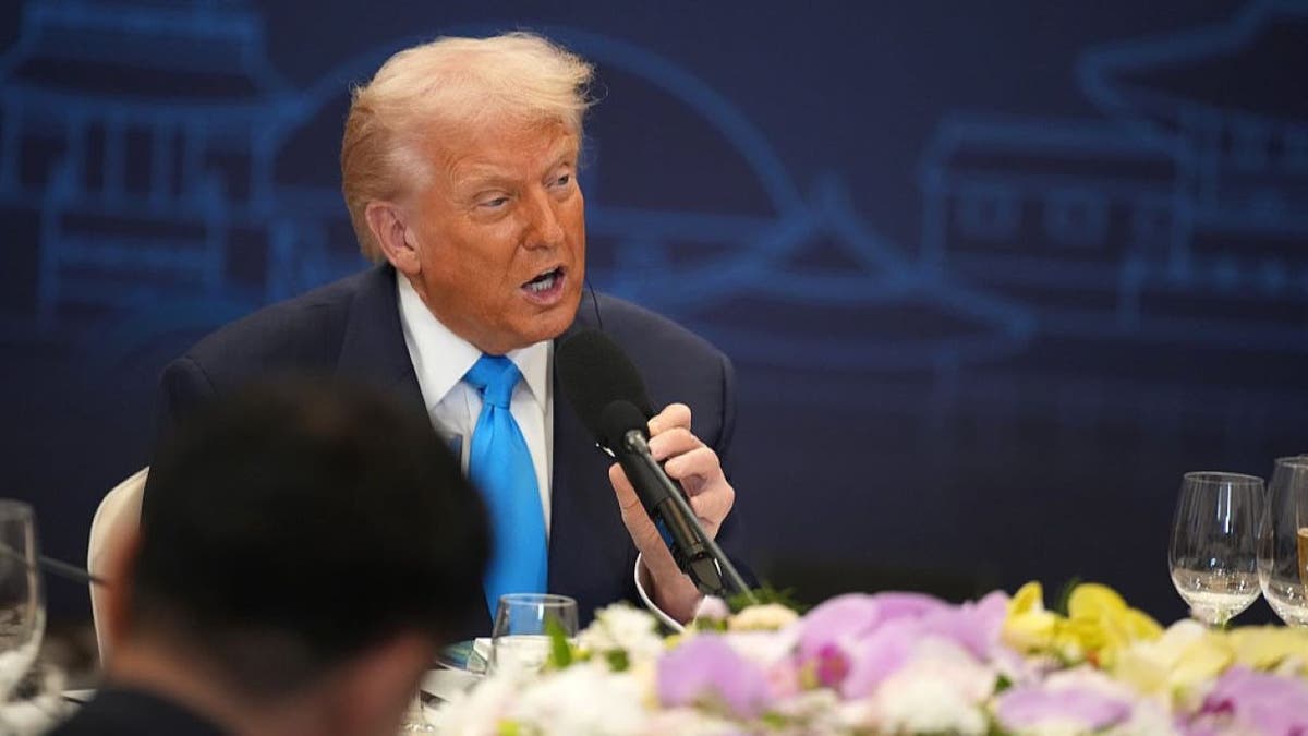 Donald Trump has dinner with world leaders