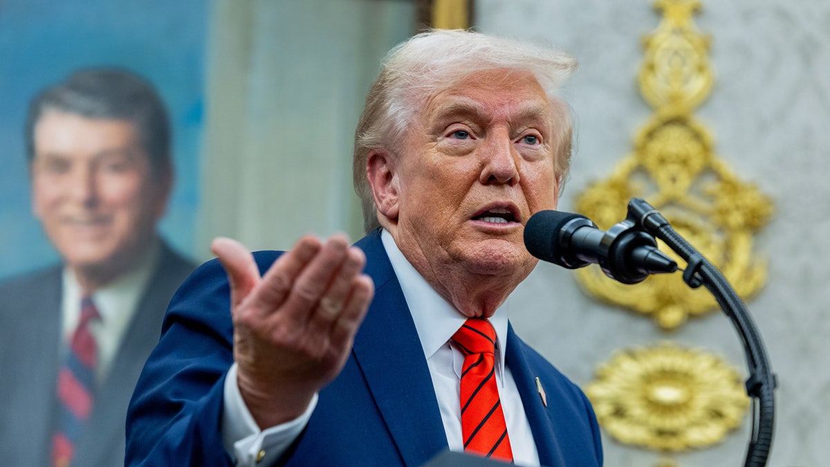 Trump sepaking at White House