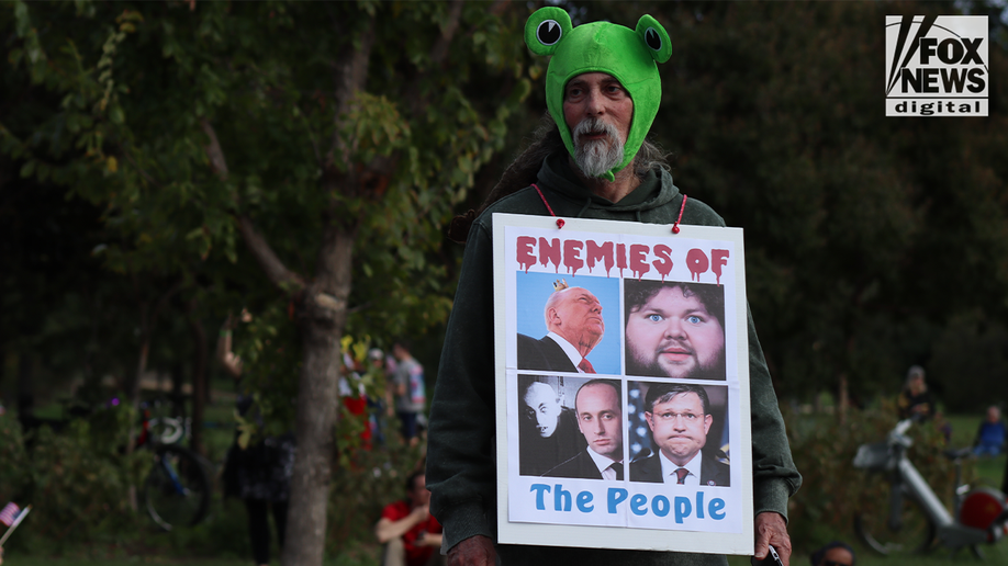 no kings enemies of the people sign
