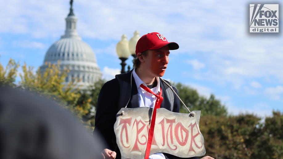 trump costume no kings
