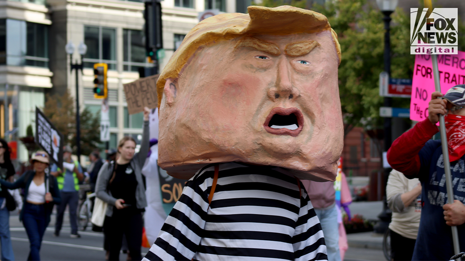 trump mask at no kings