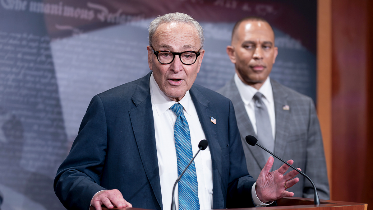 chuck schumer and hakeem jeffries