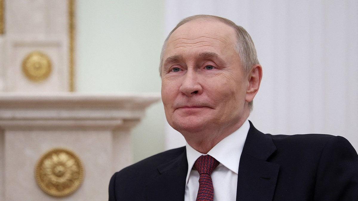 Russia's President Vladimir Putin attends a meeting with Armenia's Prime Minister Nikol Pashinyan at the Kremlin in Moscow, Russia, September 26, 2025