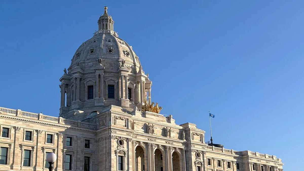 MN state capitol in sunligh
