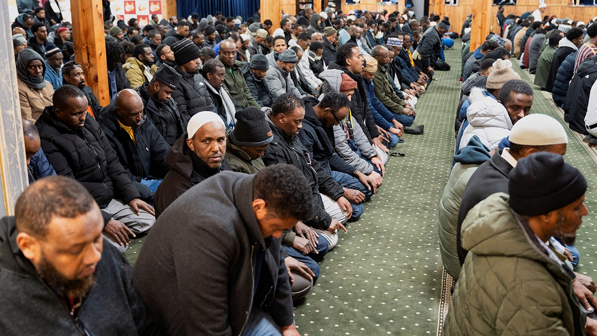 Somalis pray on rug minnesota
