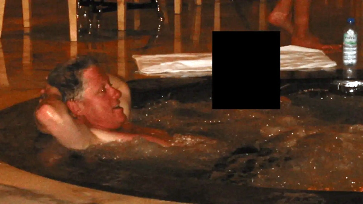 Bill Clinton in hot tub