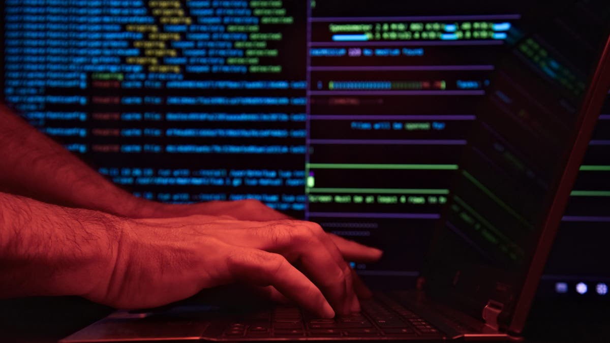 A man typing on computer 