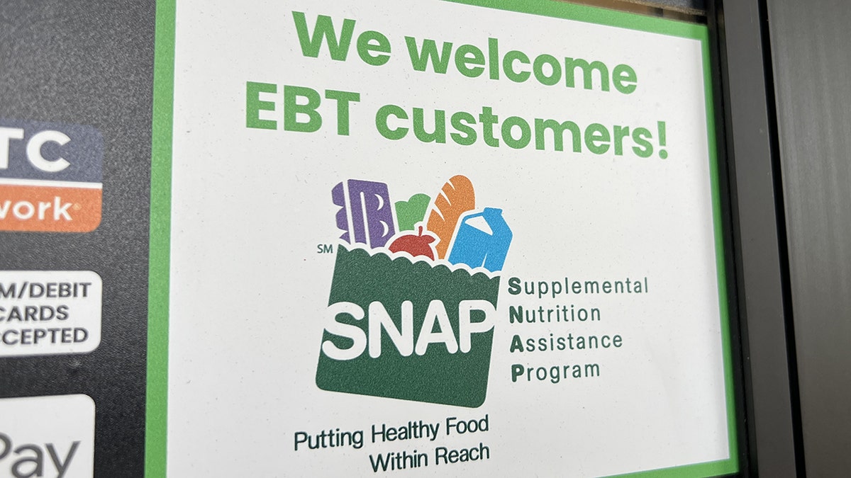 Sign that says "We Welcome EBT customers!"