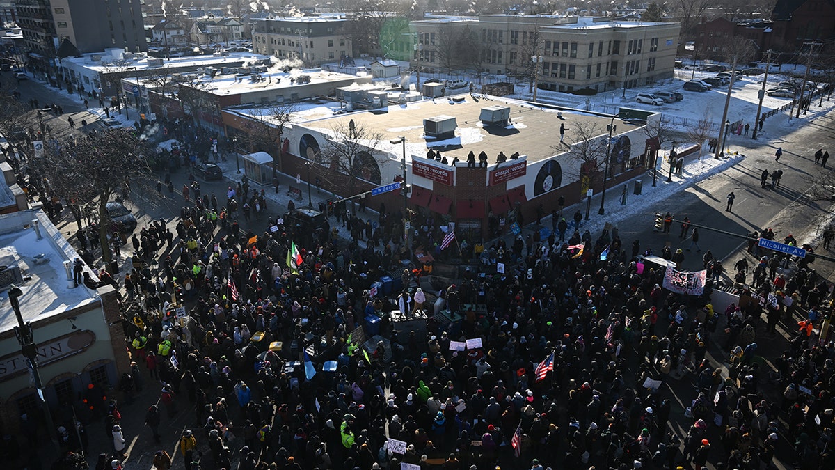 Protesters in Minneapolis after shooting of Alex Pretti.