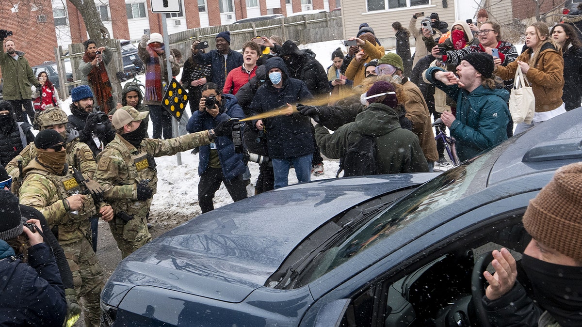 Federal agents and protesters clash