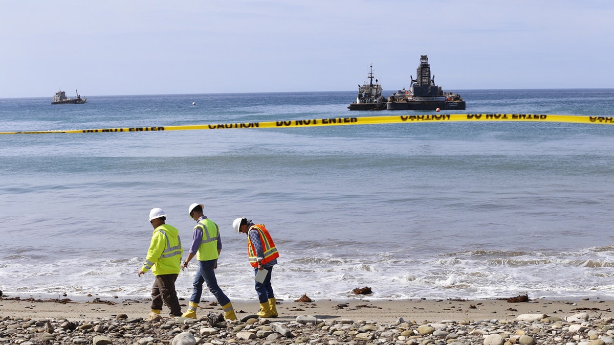 Cleanup after the Refugio oil spill in California