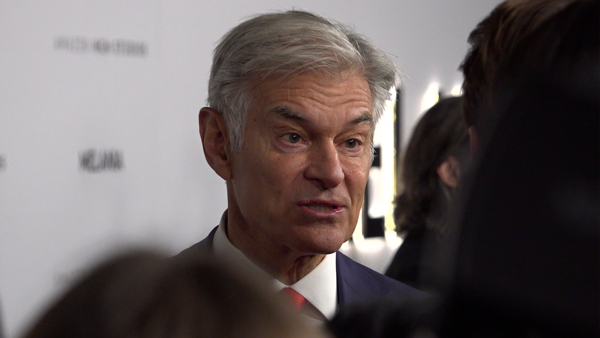 Dr. Oz on a red carpet.